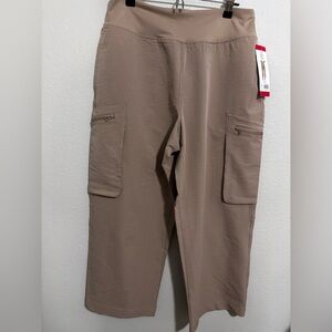 SAGE Collective NWT women’s performance capri